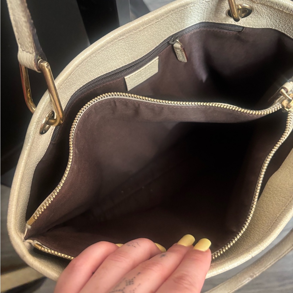 GUCCI PURSE MEDIUM - Picture 7 of 8